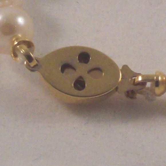 Classic Beige Single Strand Imitation Pearl Necklace 18” Princess Length - Picture 5 of 6